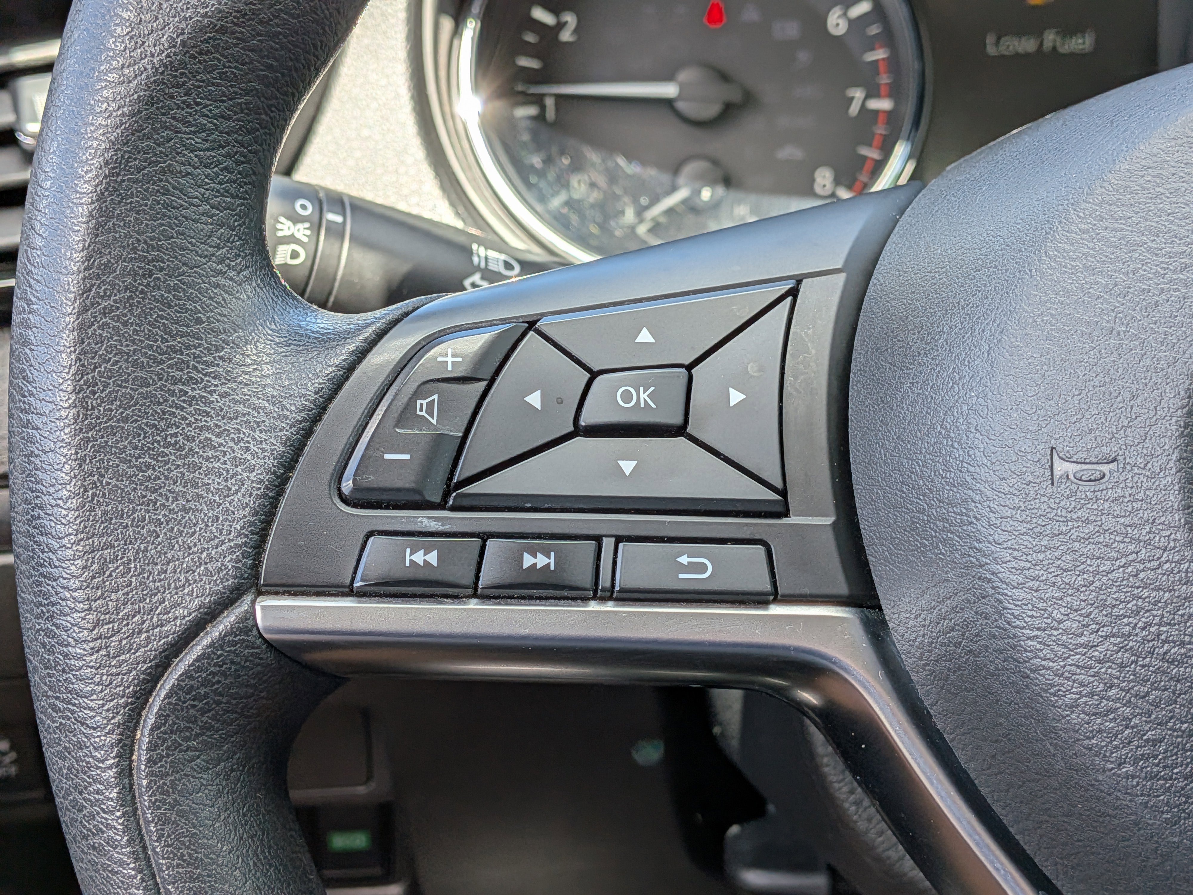 Used 2018 Nissan Rogue Sport S w/ S Appearance Package image 23