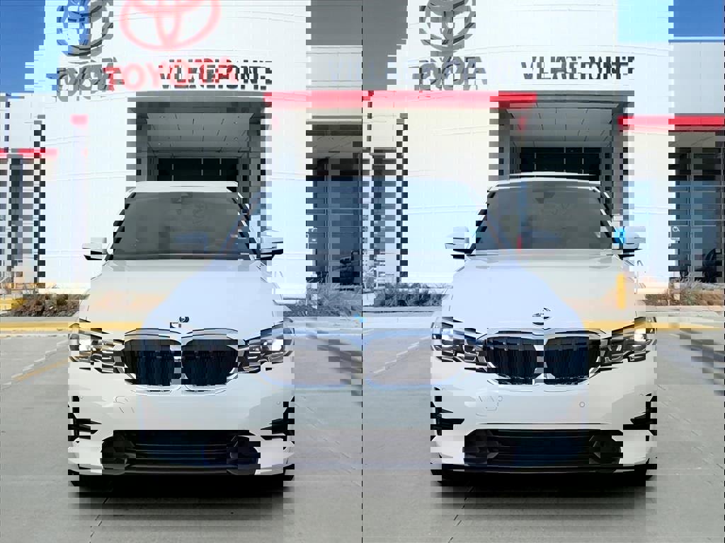 Used 2021 BMW 330i xDrive Sedan w/ Premium Package image 9