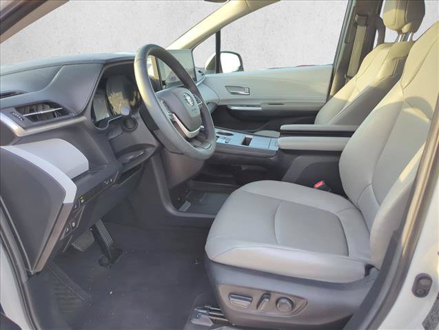 Certified 2025 Toyota Sienna XLE FWD image 11