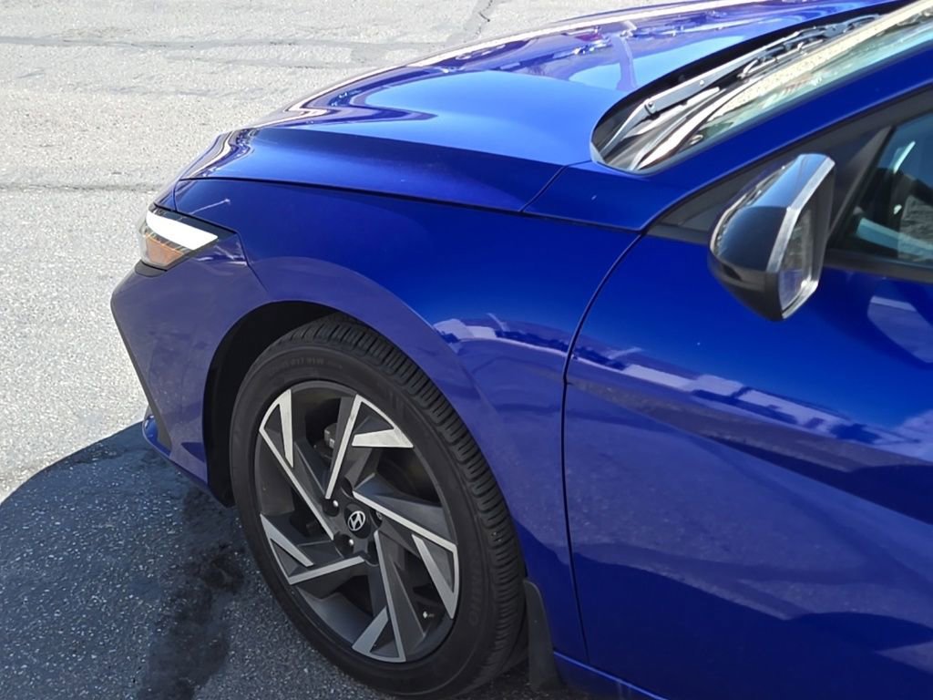 Used 2025 Hyundai Elantra Sport FWD image 12