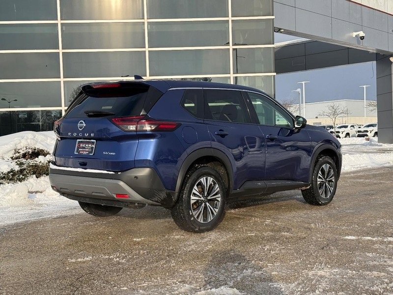 Used 2021 Nissan Rogue SV image 3