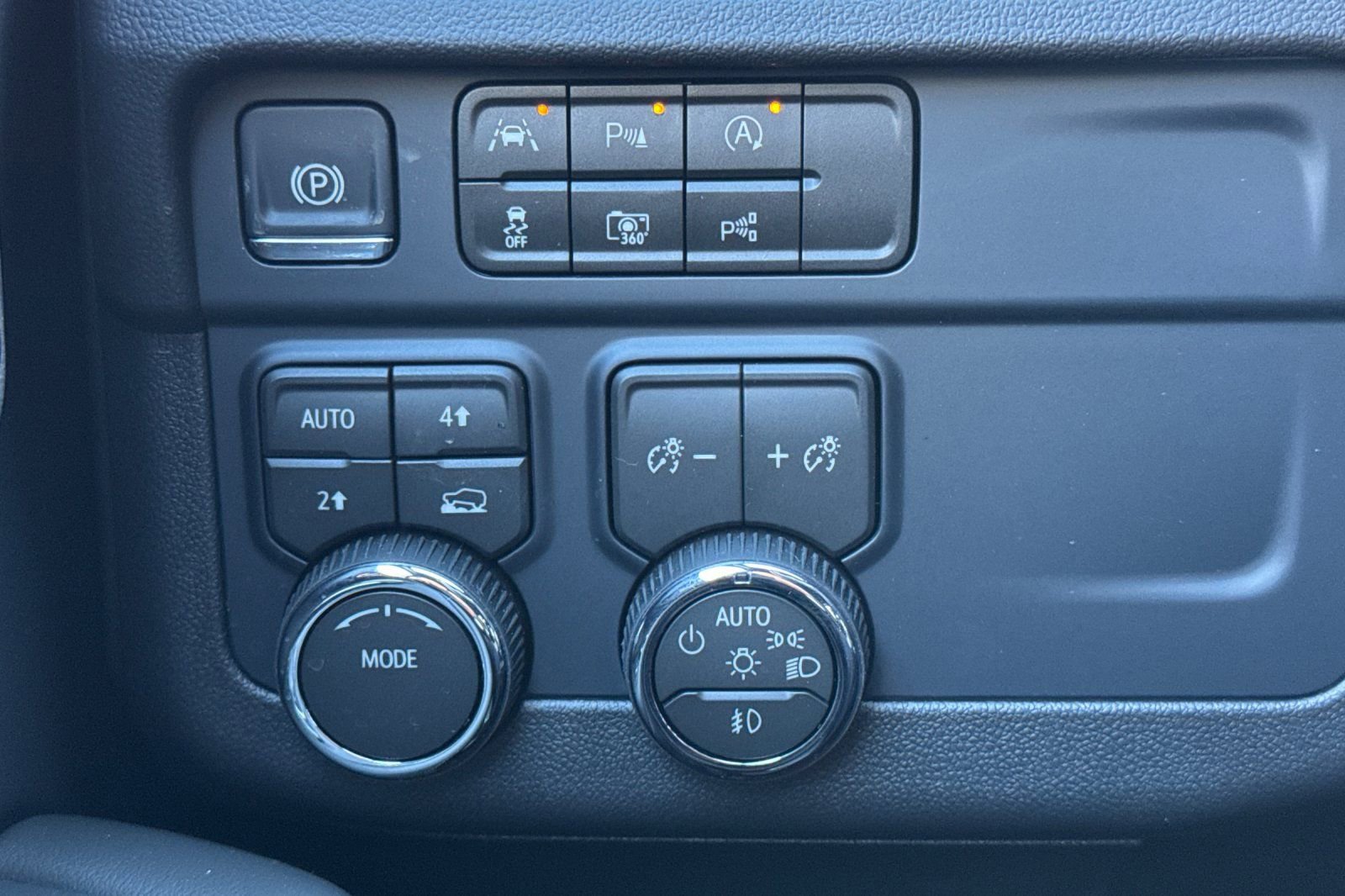 New 2026 Chevrolet Suburban Premier image 28