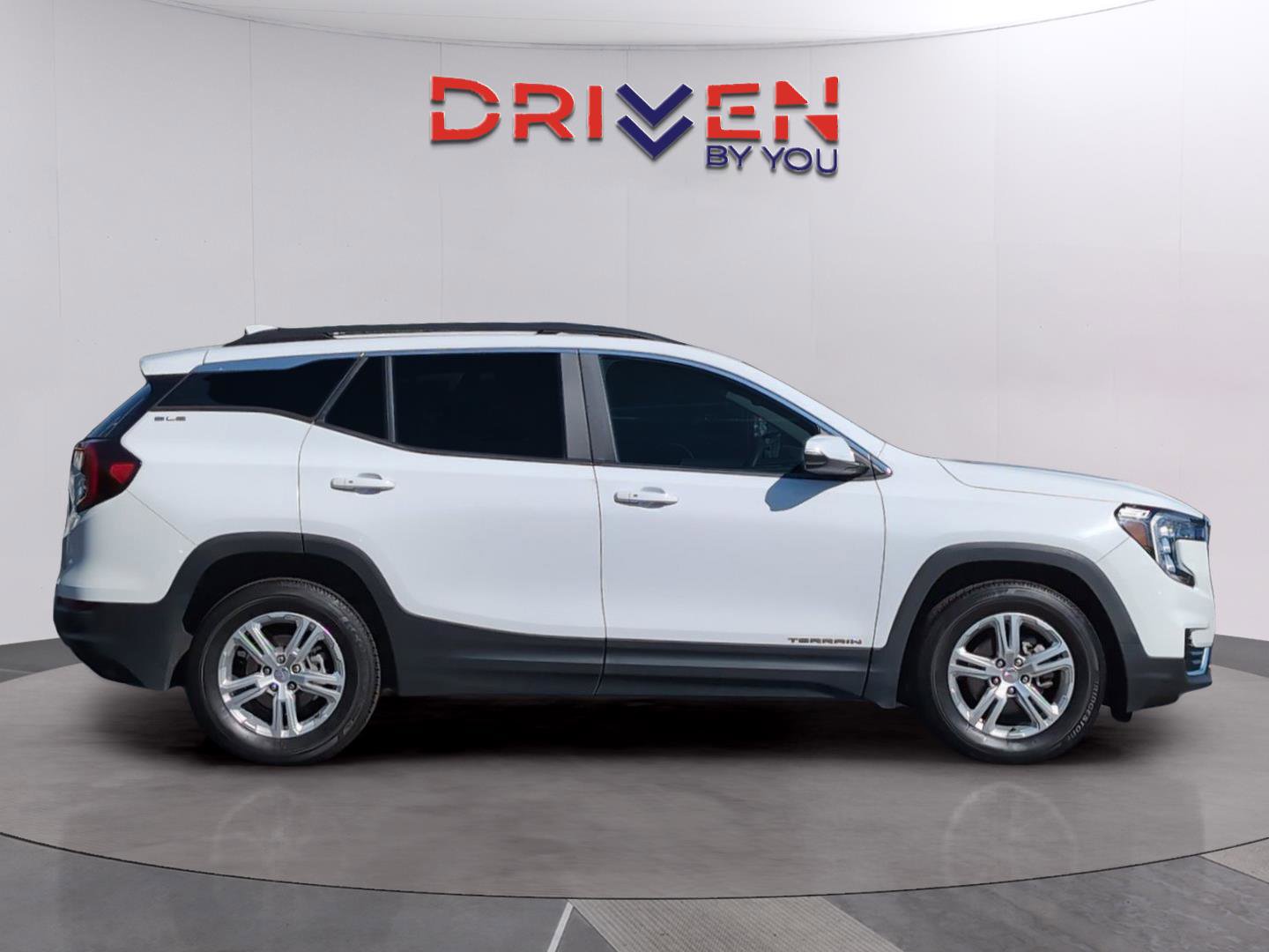 Used 2022 GMC Terrain SLE w/ Driver Convenience Package FWD image 6