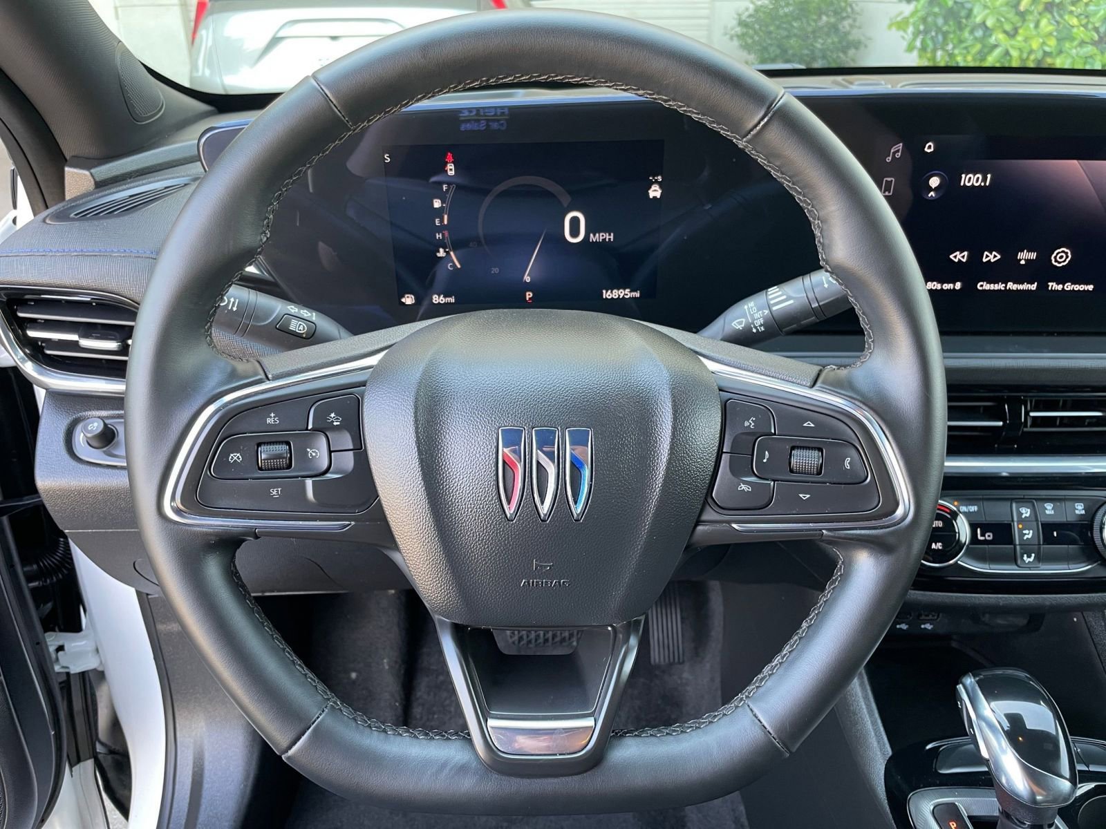 Used 2025 Buick Envista Sport Touring image 28