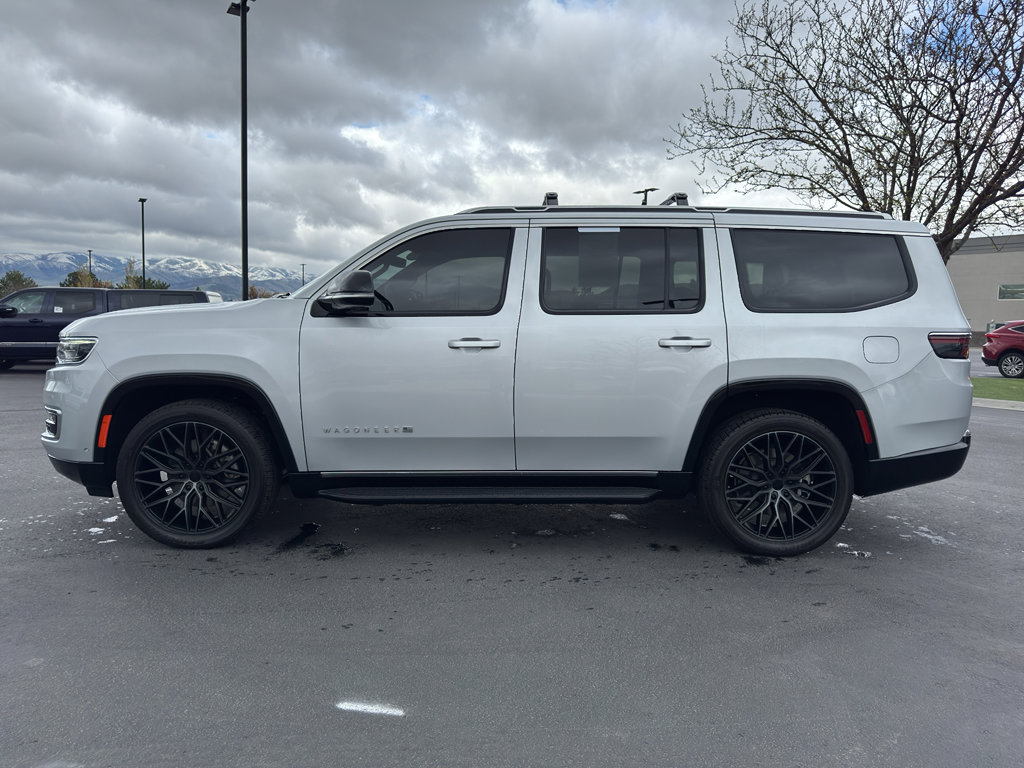 Used 2023 Jeep Wagoneer 4WD image 4