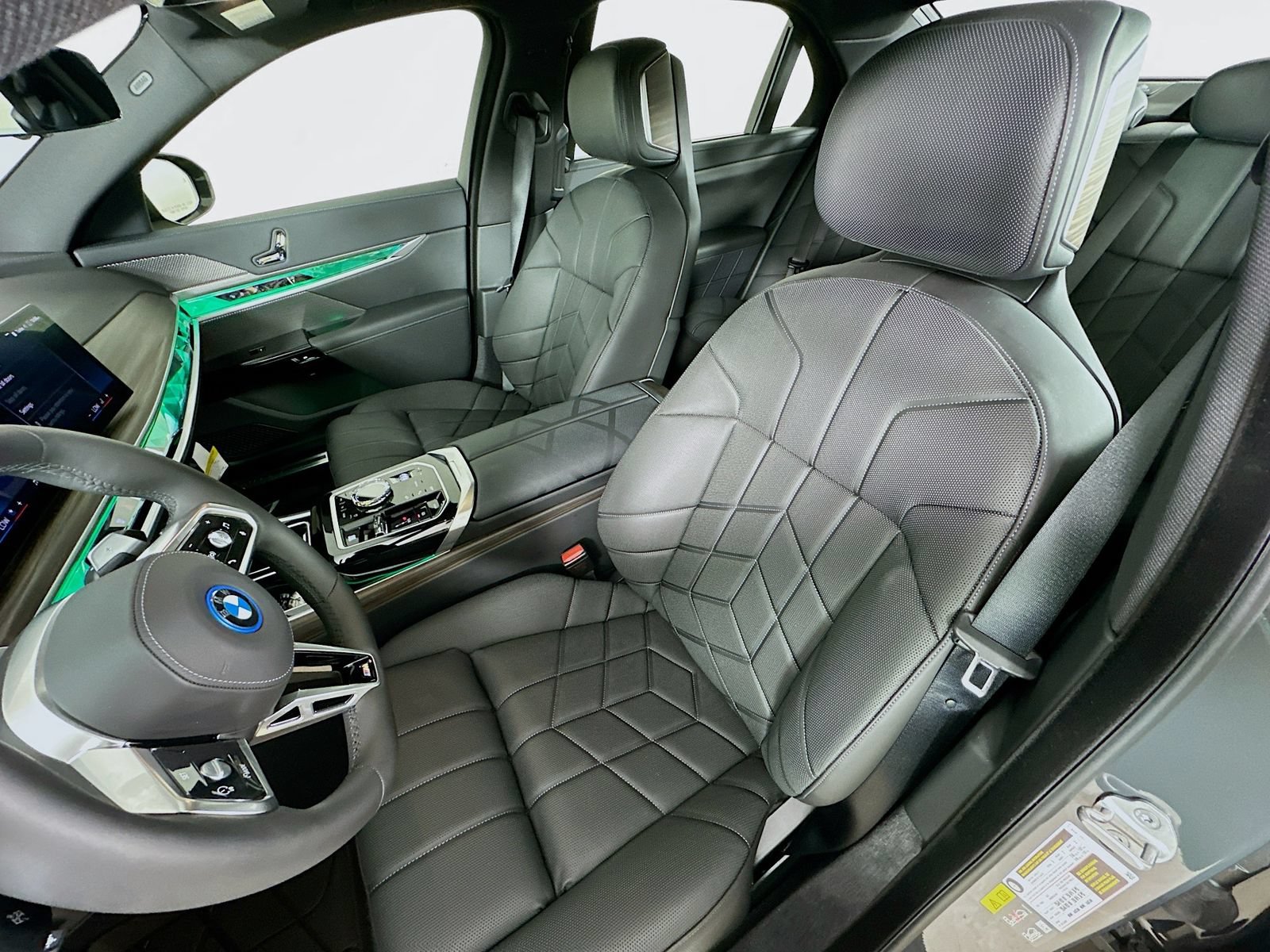 New 2026 BMW 750e xDrive w/ Executive Package AWD/4WD image 33