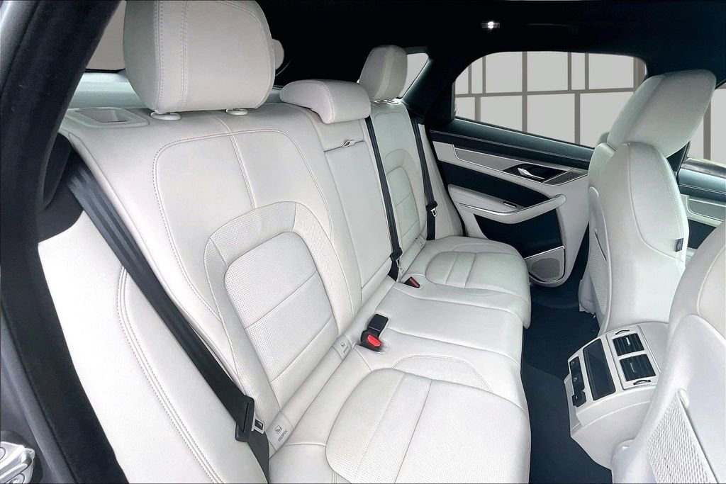 Used 2026 Jaguar F-PACE R-Dynamic S image 28