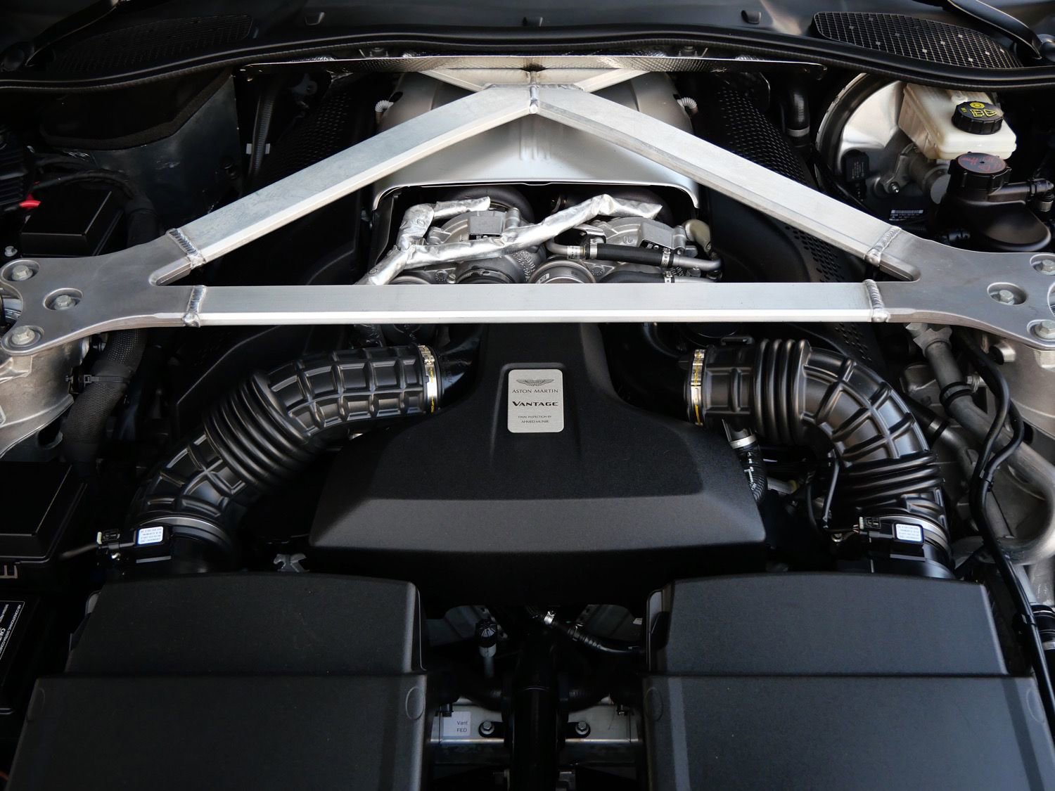 Used 2020 Aston Martin V8 Vantage Coupe RWD image 24