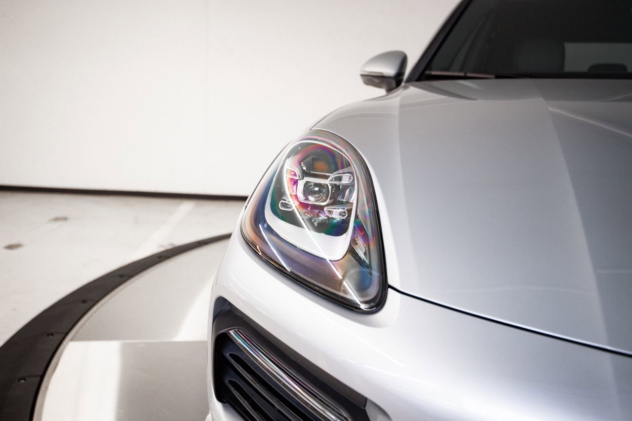 Certified 2023 Porsche Cayenne AWD/4WD image 13