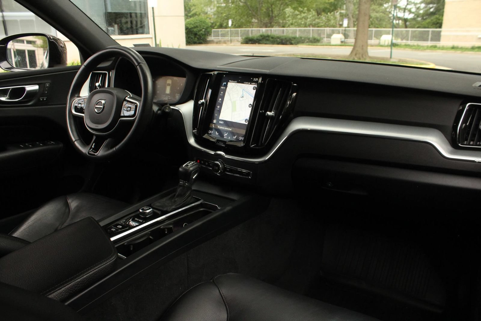 Used 2018 Volvo XC60 T6 Momentum w/ Convenience Package AWD/4WD image 23
