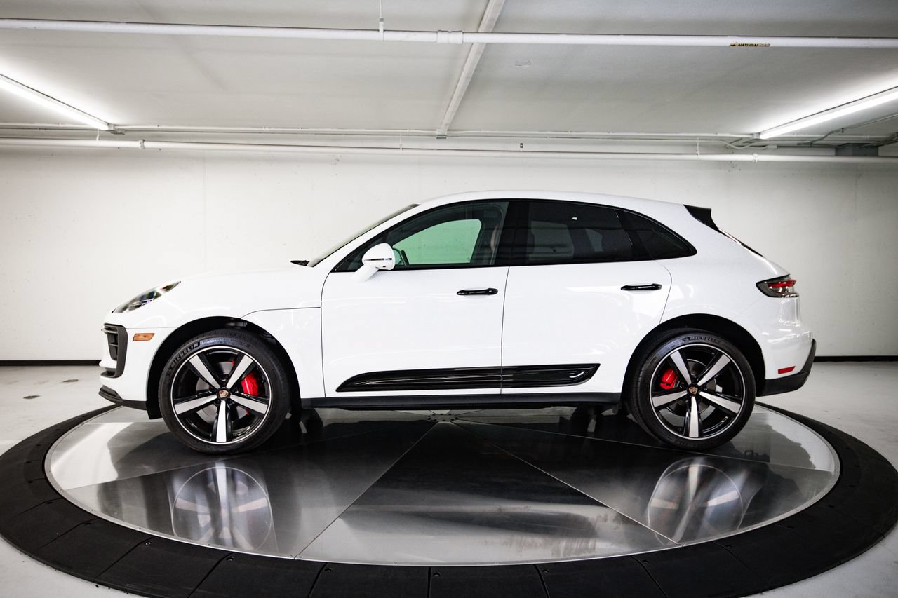 Certified 2024 Porsche Macan S AWD/4WD image 2