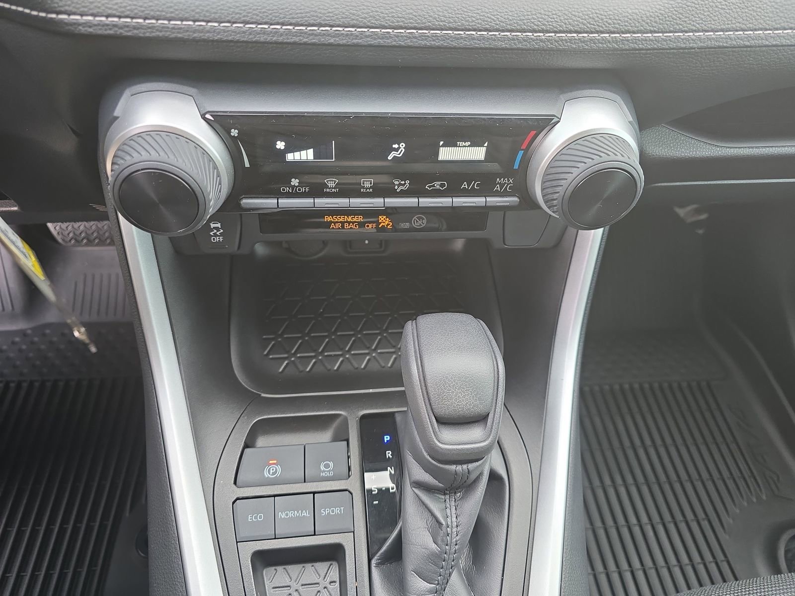 Used 2022 Toyota RAV4 LE image 30