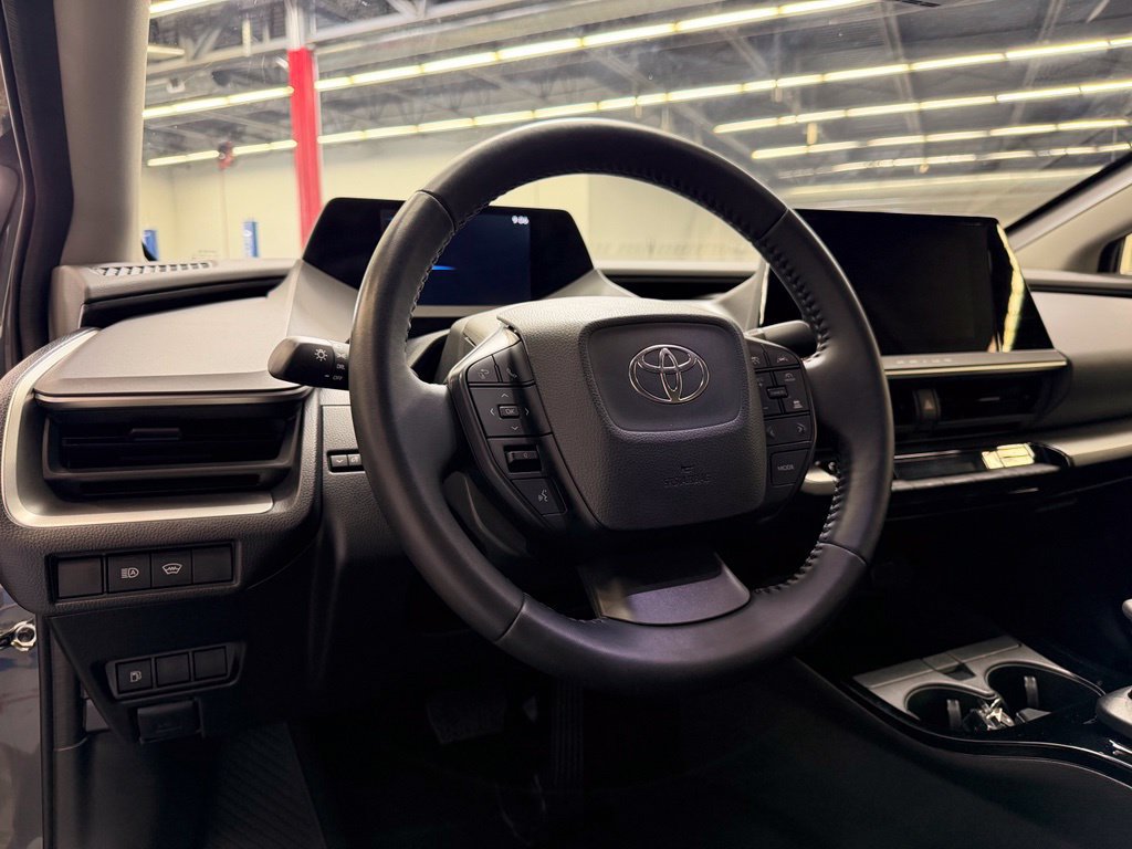 Used 2025 Toyota Prius LE FWD image 16