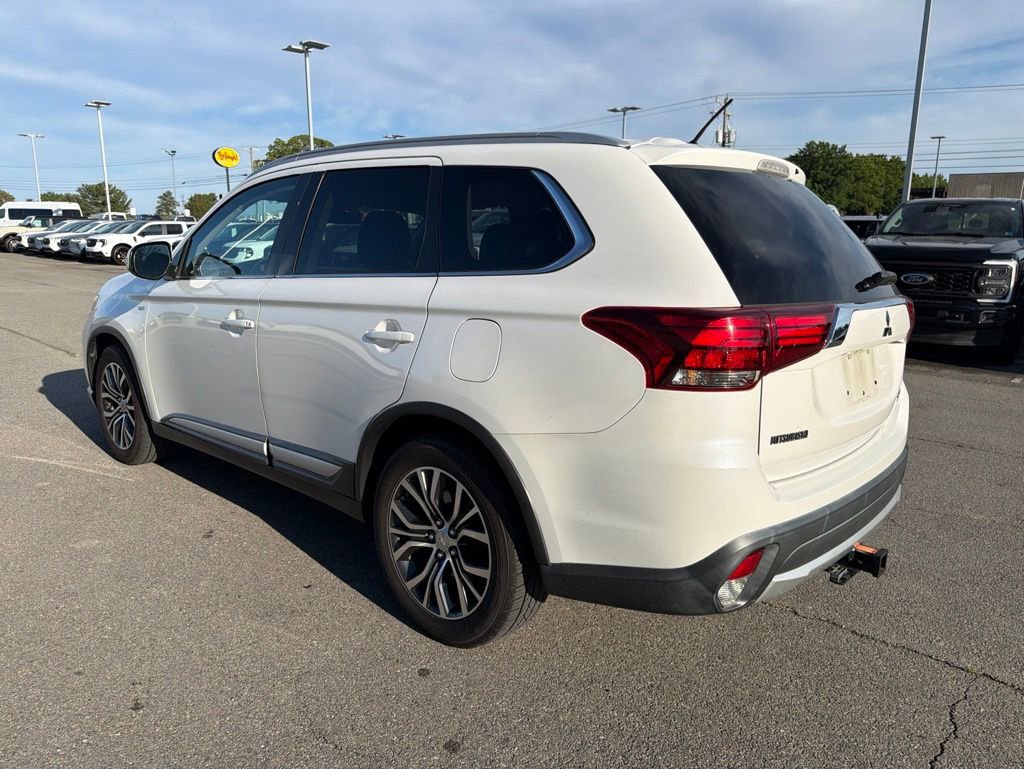 Used 2016 Mitsubishi Outlander GT AWD/4WD image 7