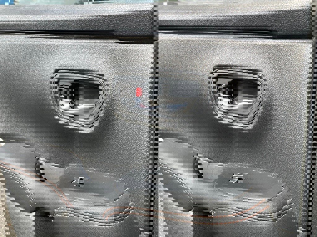 Used 2025 Honda HR-V Sport image 12