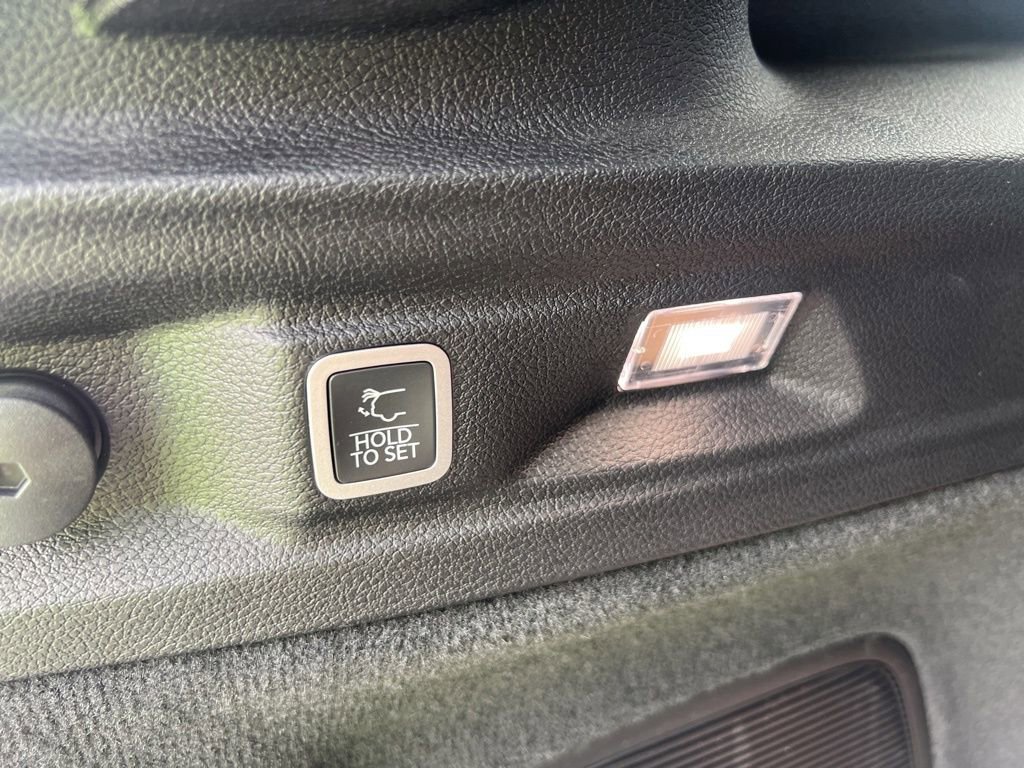 New 2025 Jeep Grand Cherokee L Overland w/ Luxury Tech Group IV image 16