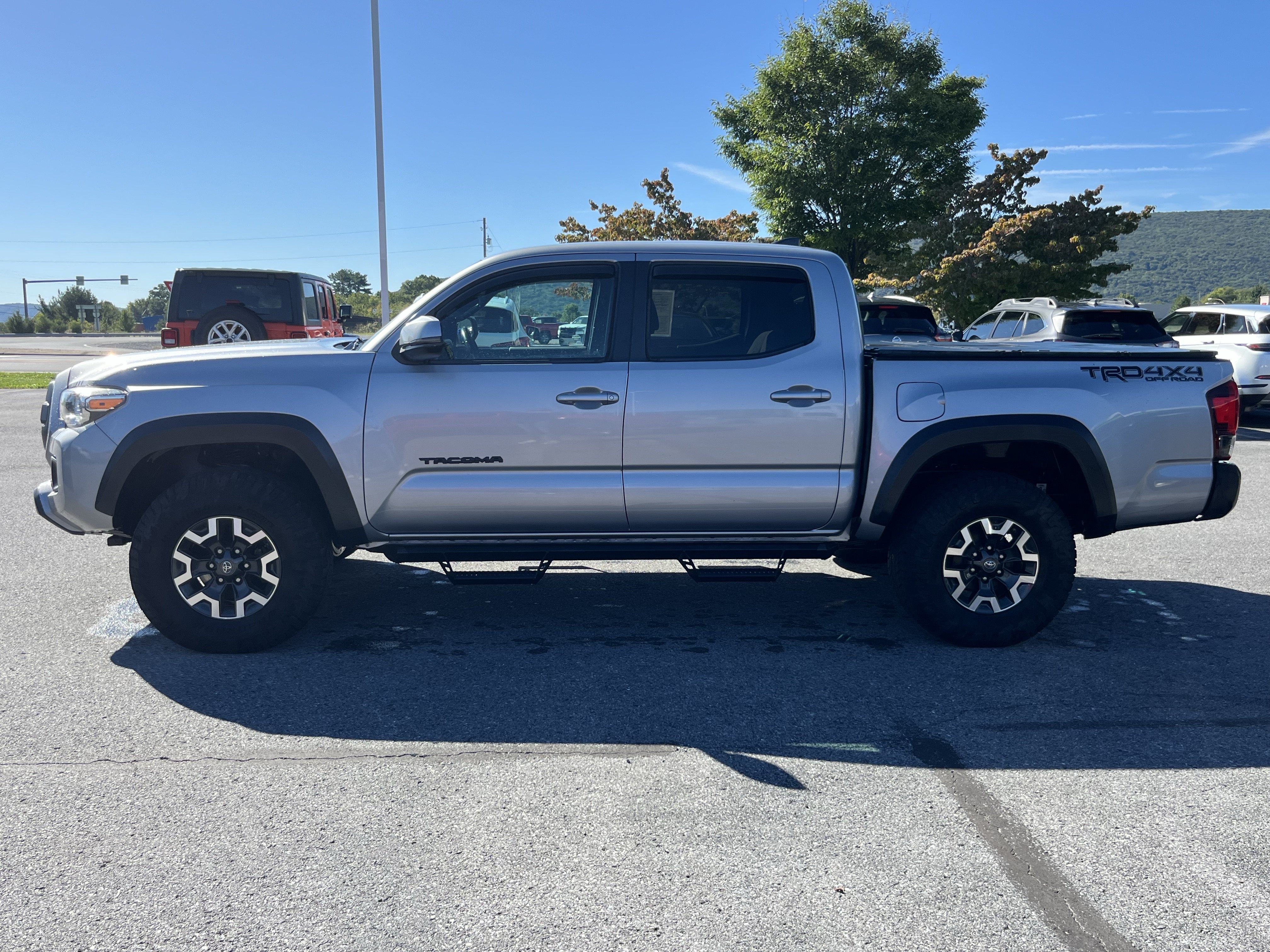 Used 2019 Toyota Tacoma TRD Off-Road AWD/4WD image 4