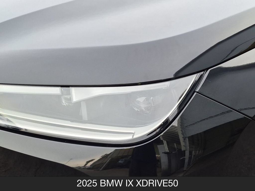 Used 2025 BMW iX xDrive50 AWD/4WD image 10