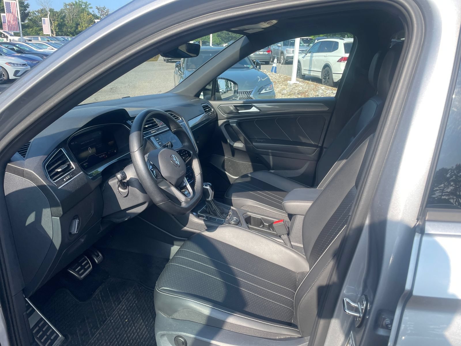 Certified 2024 Volkswagen Tiguan SE R-Line AWD/4WD image 10