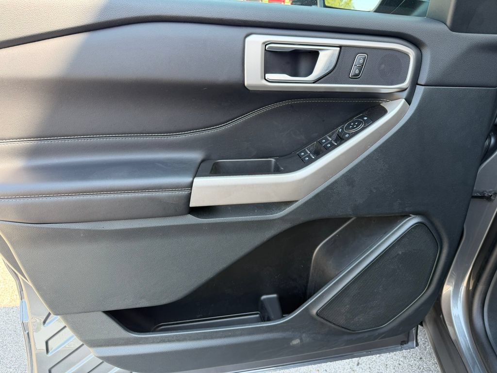 Used 2024 Ford Explorer XLT AWD/4WD image 11