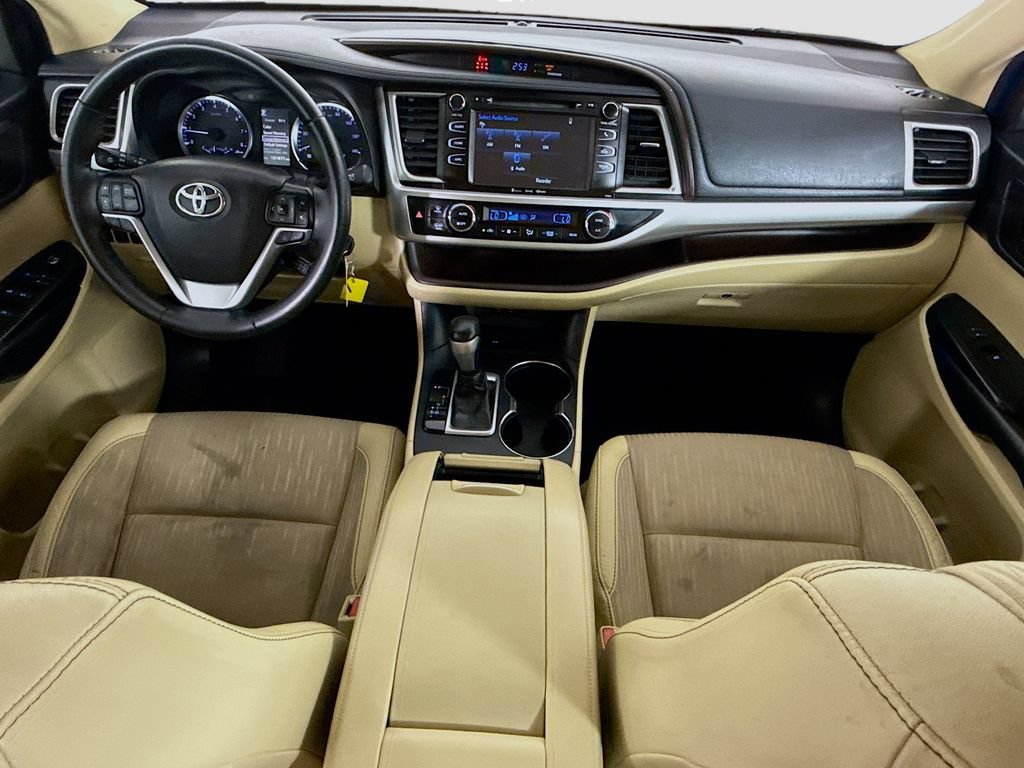 Used 2018 Toyota Highlander Plus FWD image 13
