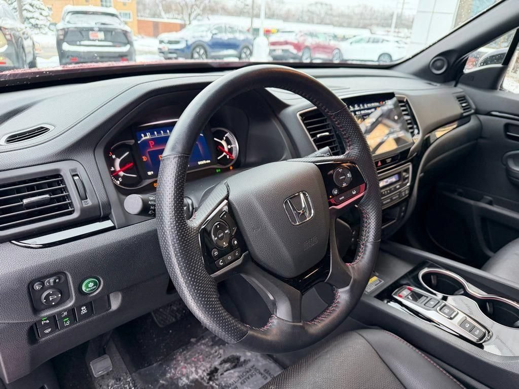 Used 2024 Honda Passport Black Edition image 12