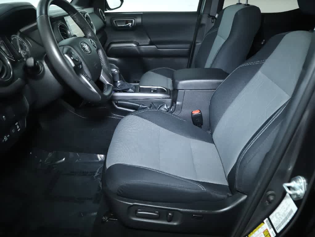 Certified 2022 Toyota Tacoma TRD Off-Road AWD/4WD image 20