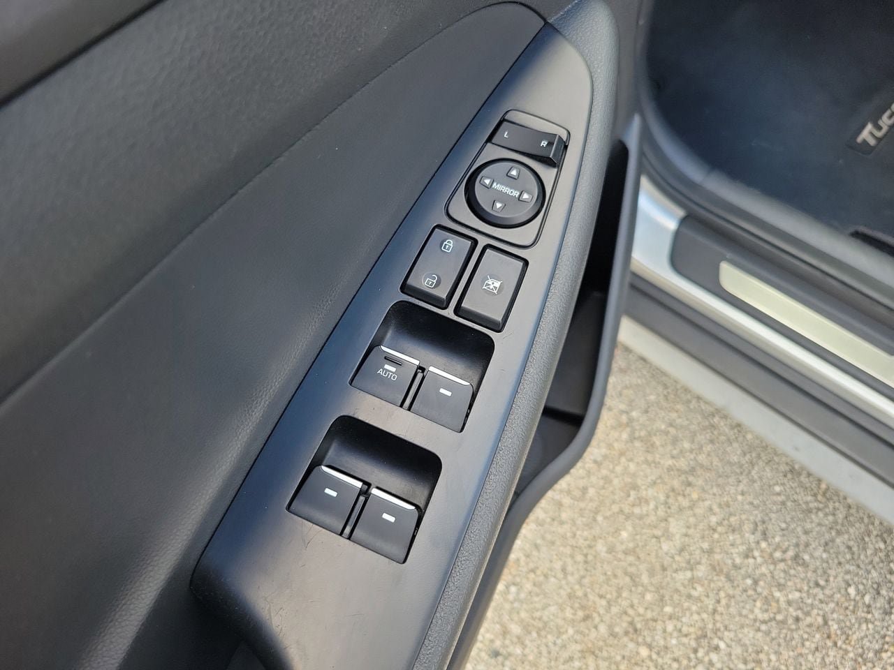 Used 2019 Hyundai Tucson Ultimate w/ Cargo Package FWD image 14