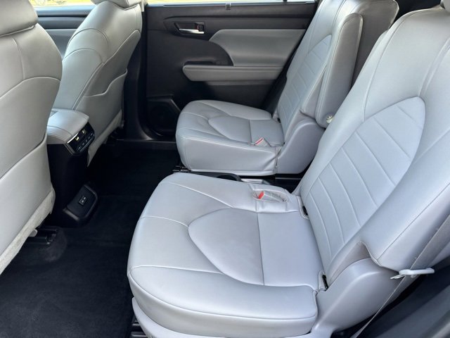 Certified 2022 Toyota Highlander XLE image 7