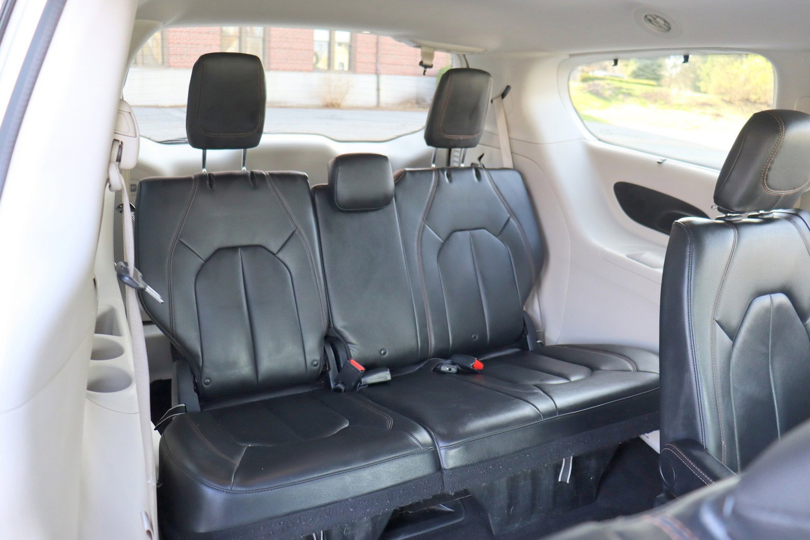 Used 2017 Chrysler Pacifica Touring-L FWD image 16