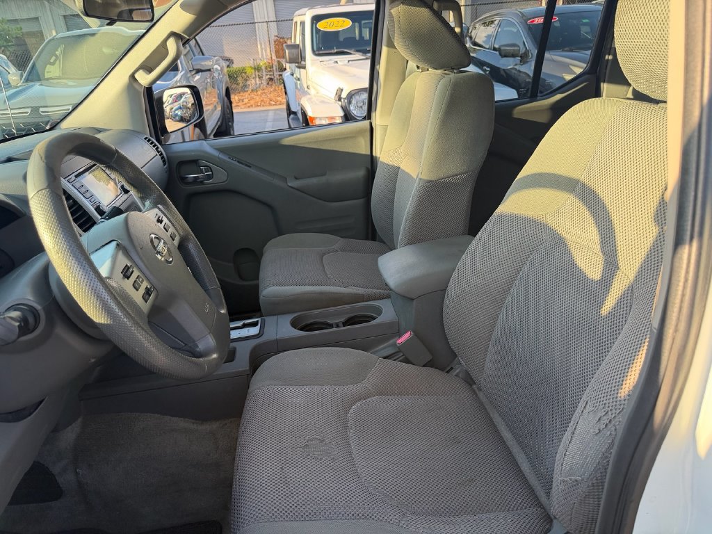 Used 2015 Nissan Frontier SV RWD image 10