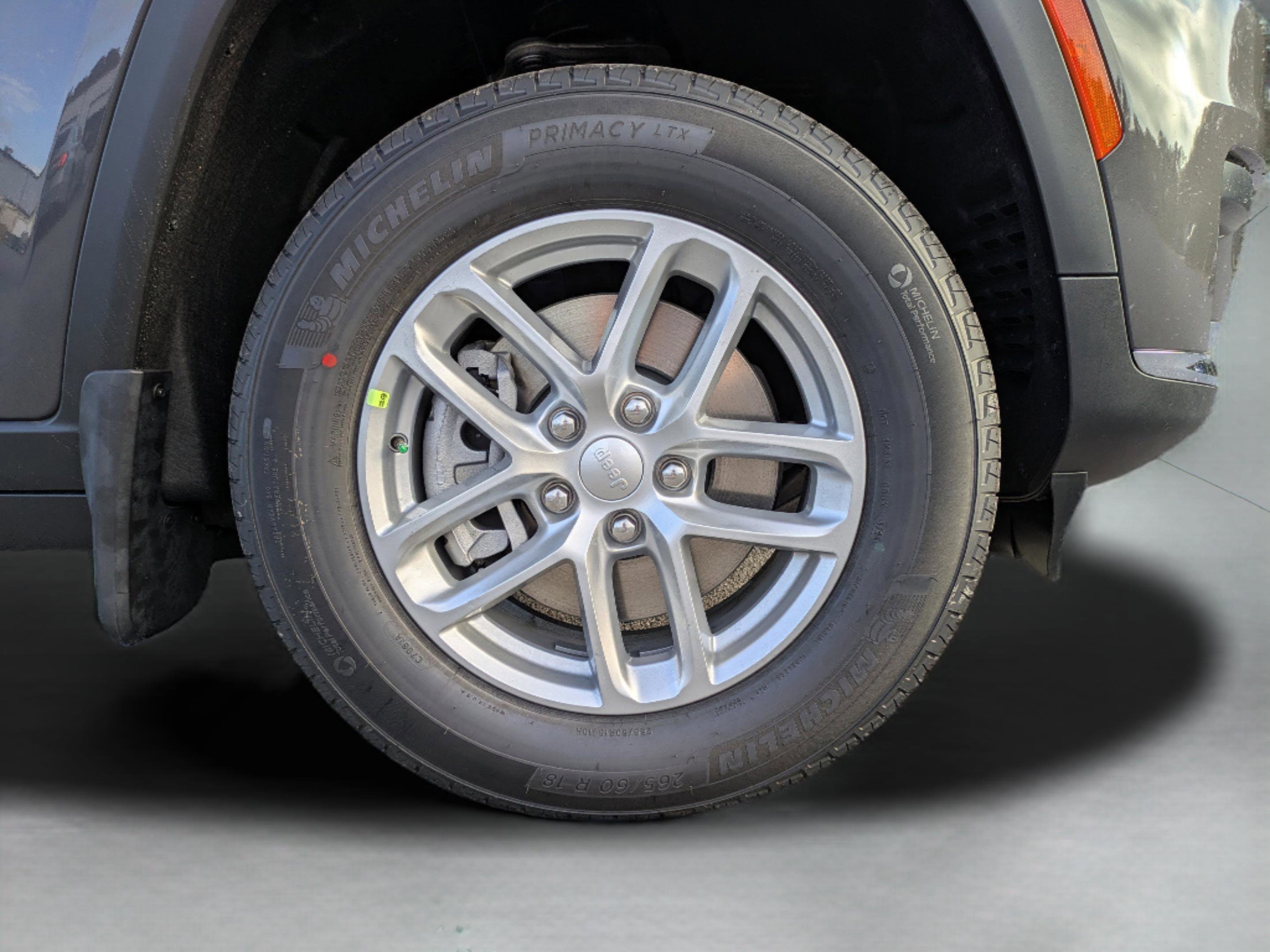 New 2025 Jeep Grand Cherokee L Laredo image 12