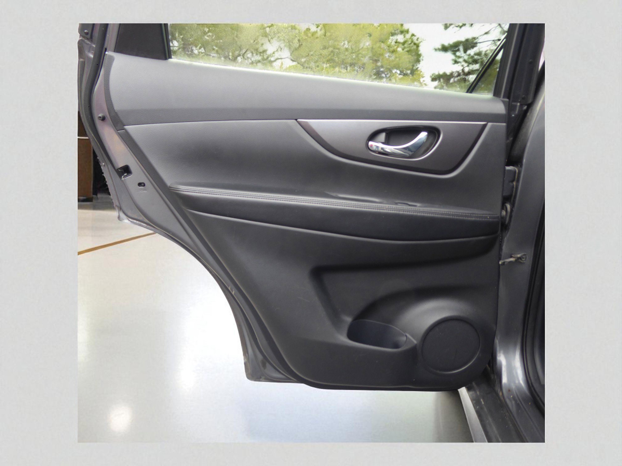 Used 2016 Nissan Rogue S image 25