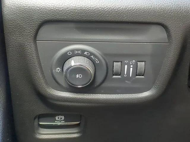 Certified 2023 Jeep Grand Cherokee Limited RWD image 30