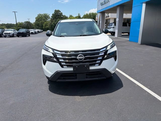 Used 2024 Nissan Rogue S AWD/4WD image 3