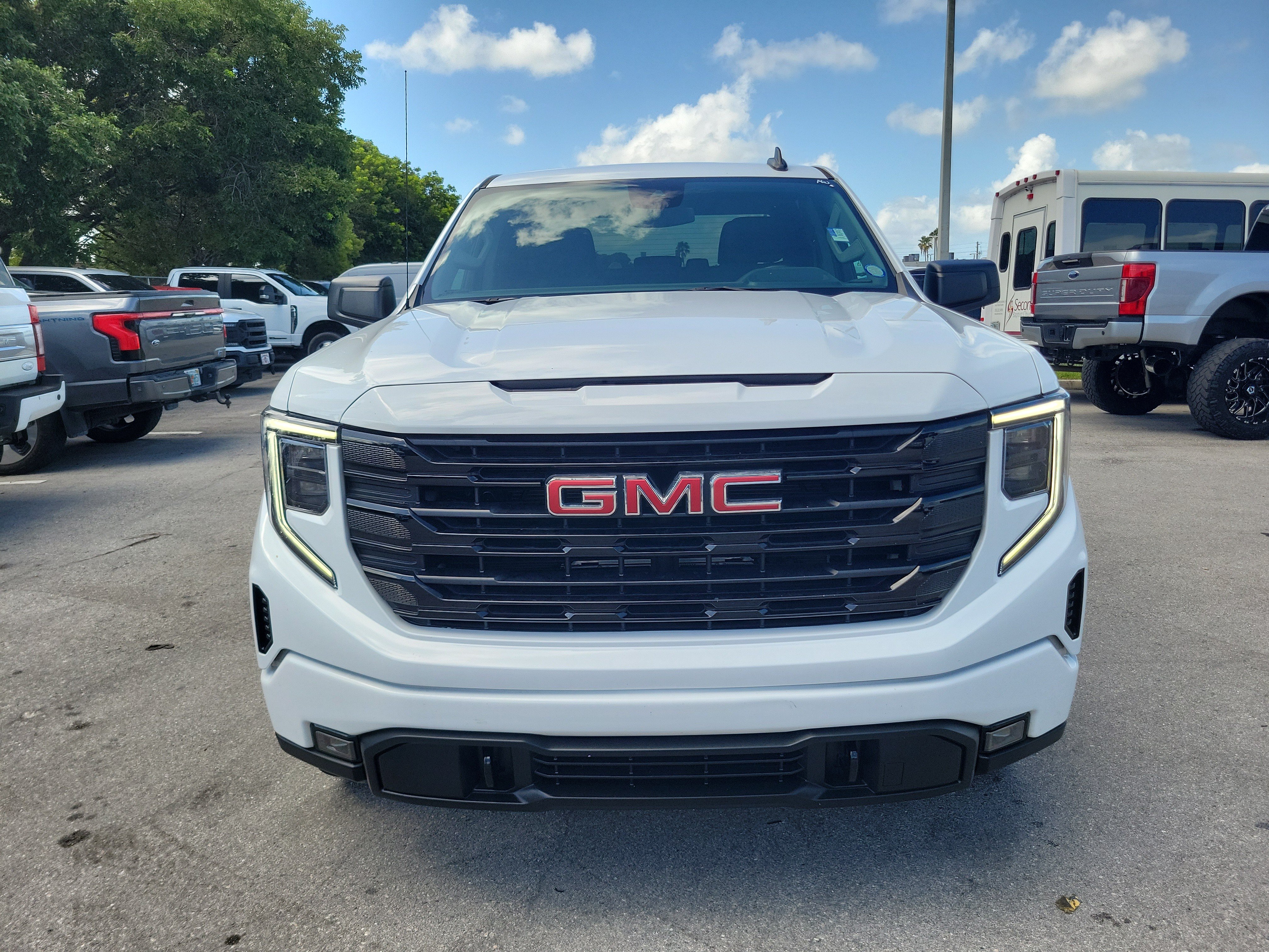 Used 2023 GMC Sierra 1500 Elevation AWD/4WD image 2