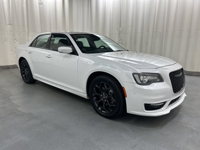Used 2023 Chrysler 300 Touring L w/ Popular Equipment Group AWD/4WD image 1