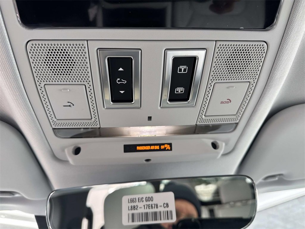 New 2026 Land Rover Defender 110 X-Dynamic SE image 20