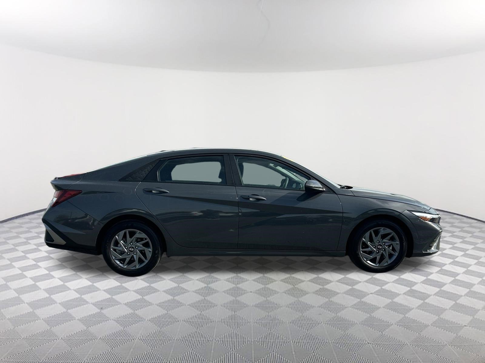 Used 2024 Hyundai Elantra SEL FWD image 6