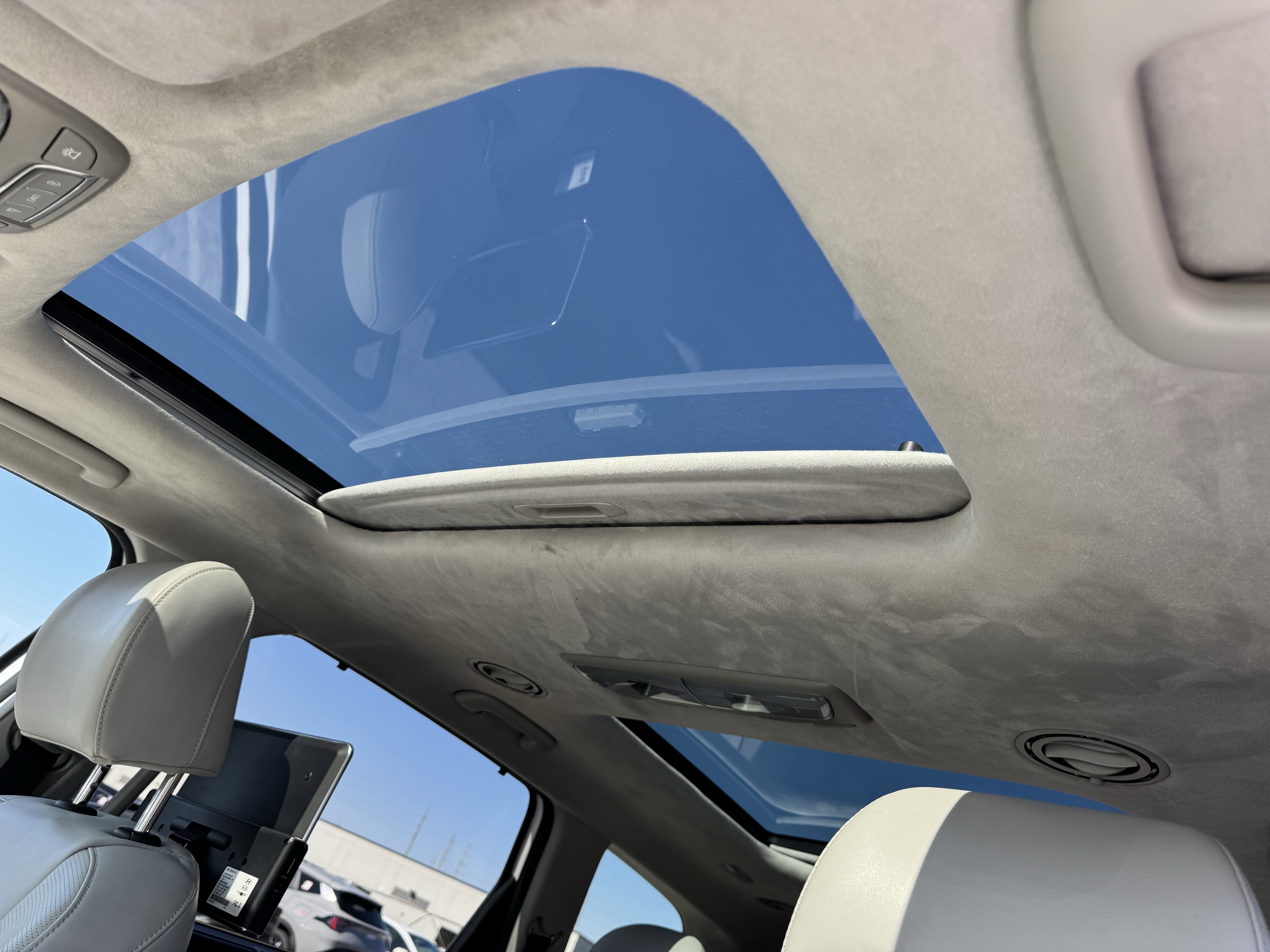 Certified 2022 Kia Telluride SX w/ SX Prestige Package image 32