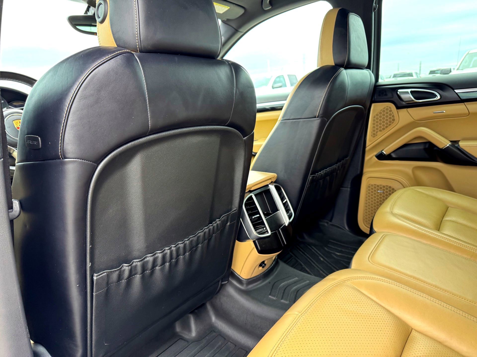 Used 2015 Porsche Cayenne S image 21