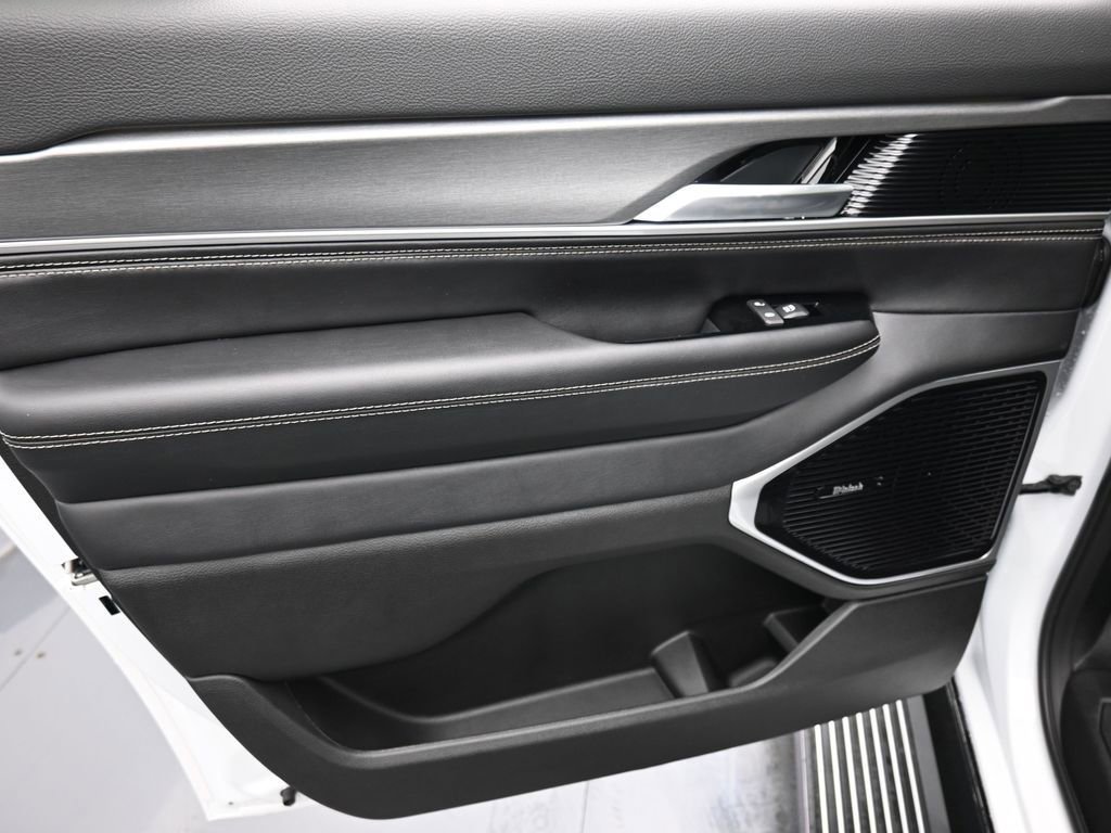 New 2026 Jeep Grand Wagoneer L Limited w/ Premium Group II image 12