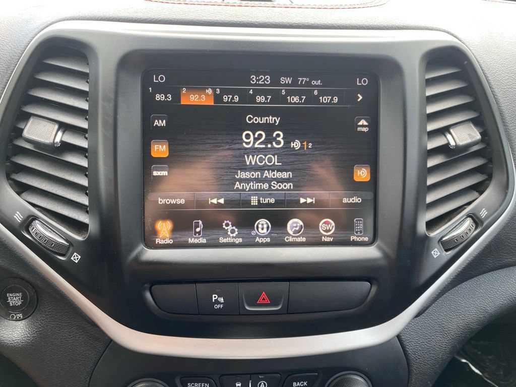 Used 2018 Jeep Cherokee Trailhawk AWD/4WD image 29