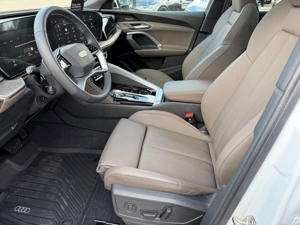 New 2025 Audi Q5 2.0T Premium Plus image 18