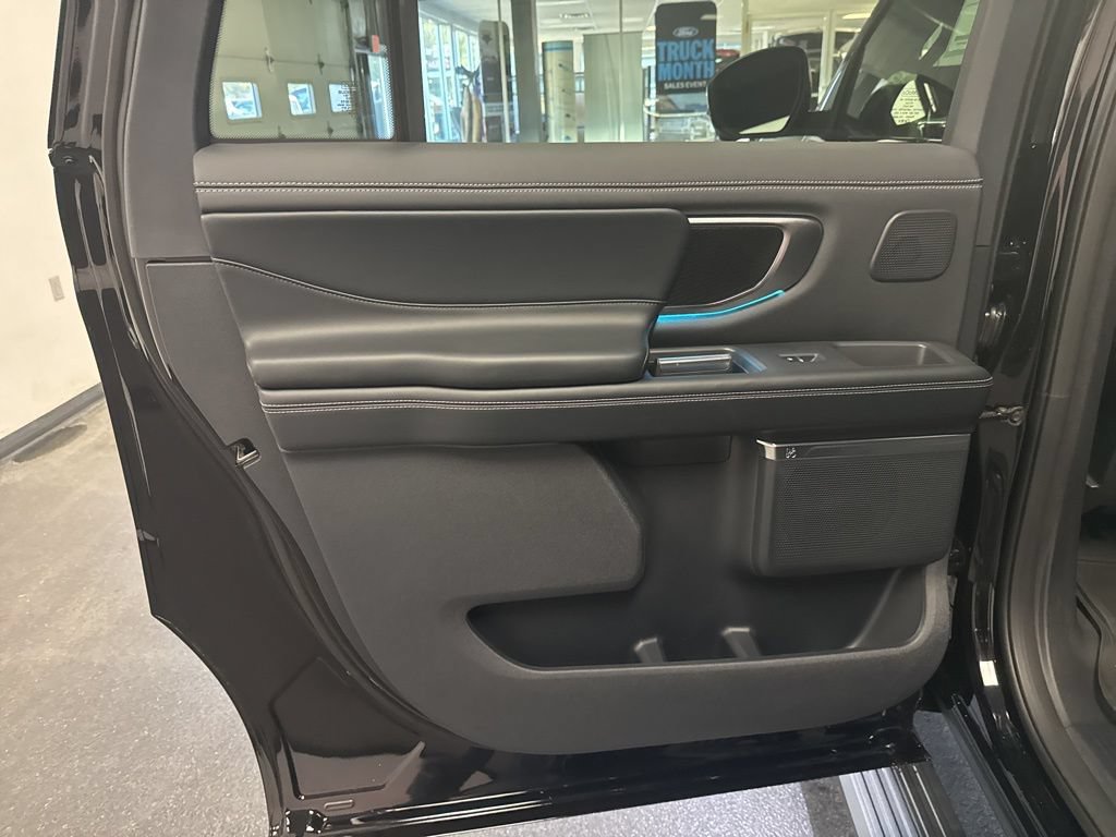 New 2026 Ford Expedition Max Platinum w/ Stealth Performance Package AWD/4WD image 29