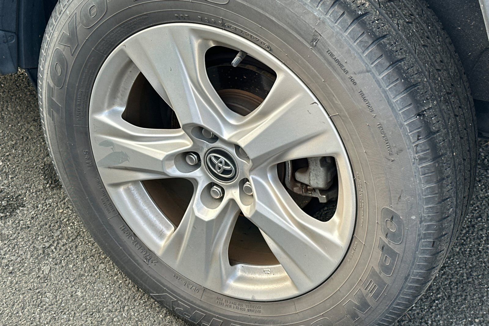 Used 2021 Toyota RAV4 XLE w/ Convenience Package image 4