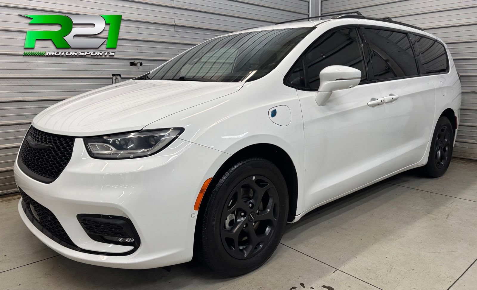 Used 2021 Chrysler Pacifica Touring-L w/ S Appearance Package FWD image 1