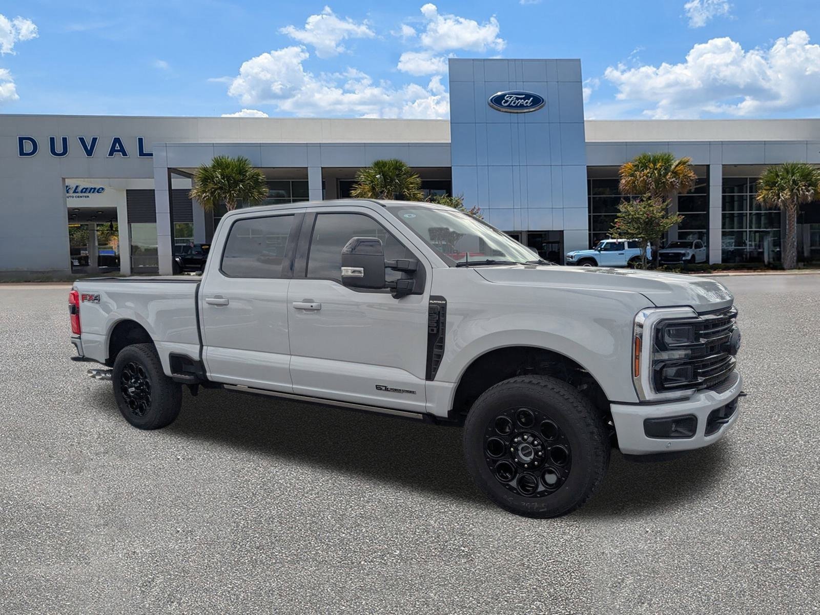 Used 2025 Ford F250 Platinum w/ FX4 Off-Road Package image 2