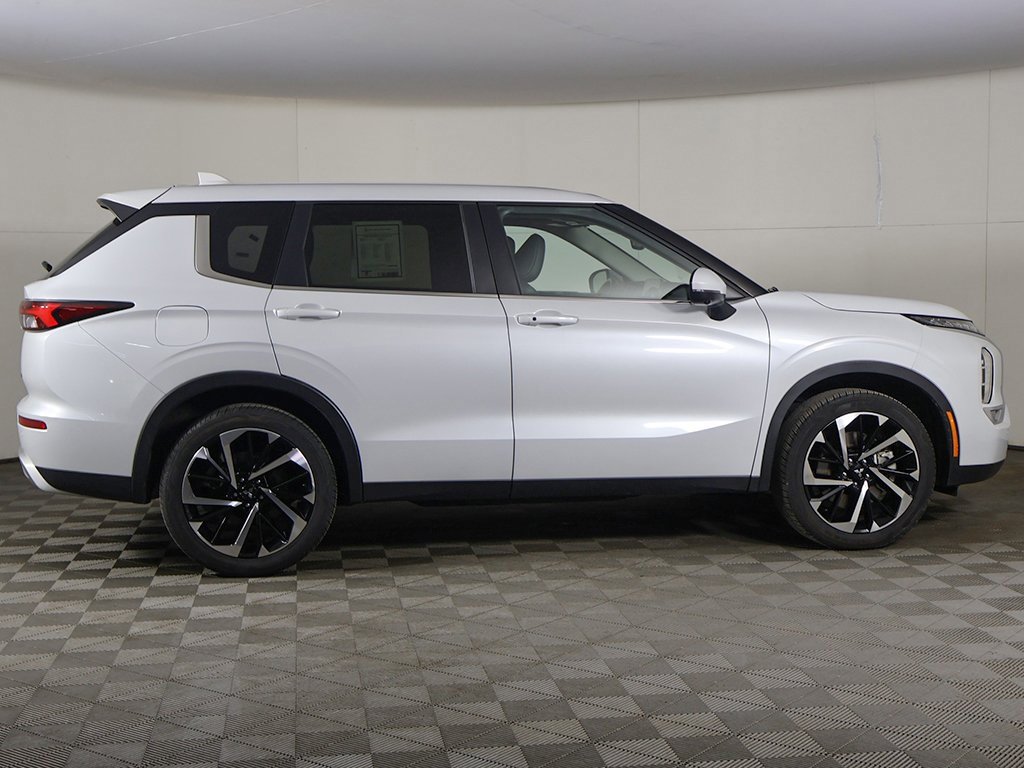 Used 2024 Mitsubishi Outlander SE image 18