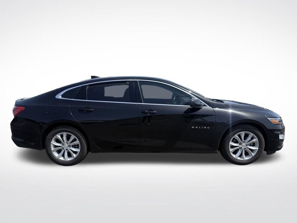Used 2019 Chevrolet Malibu LT w/ Leather Package FWD image 3